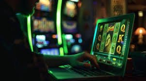 Interface aplikasi spbu77 di ponsel Android menunjukkan halaman sportsbook Liga 1 dan live dealer